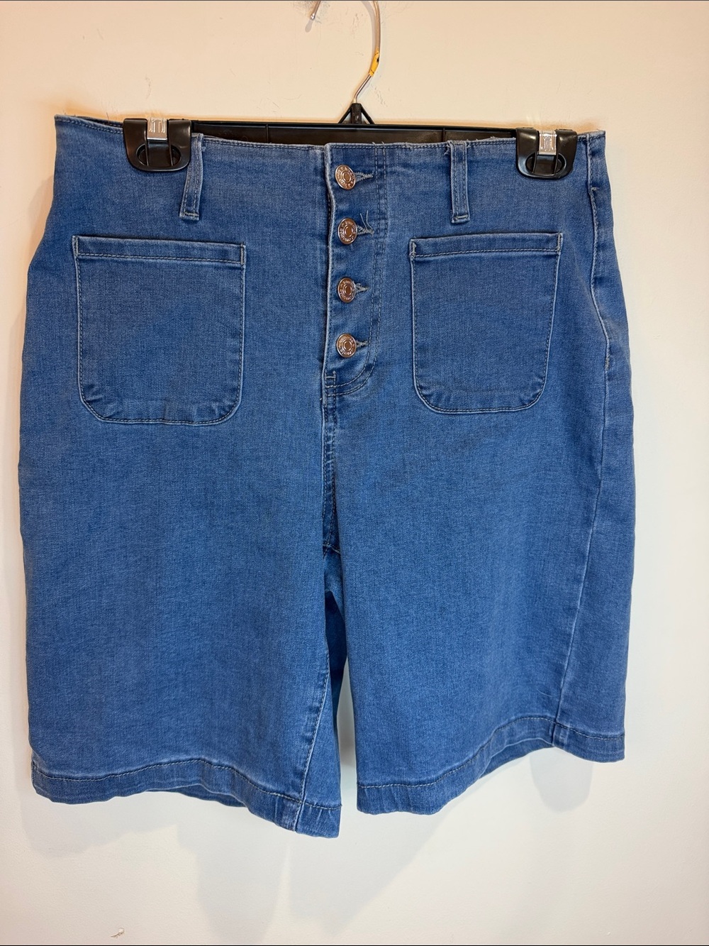 NWT Luvamia Blue Denim Women’s Shorts with Front Patch Pockets, M